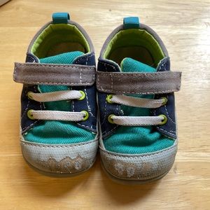 See Kai Run shoes. Size 4.5. Some wear but great for early walkers and crawlers